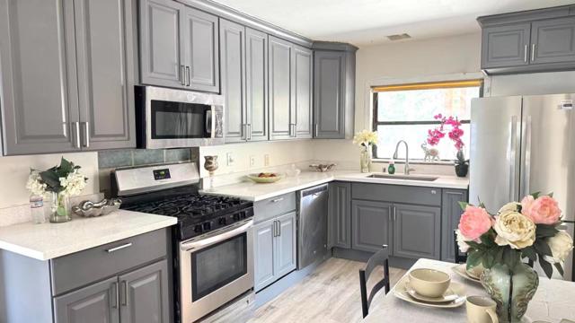 315 Garden Street, East Palo Alto CA: https://media.crmls.org/mediaz/8ca0e2aa-04e7-4436-b522-2d3d1ece1608.jpg
