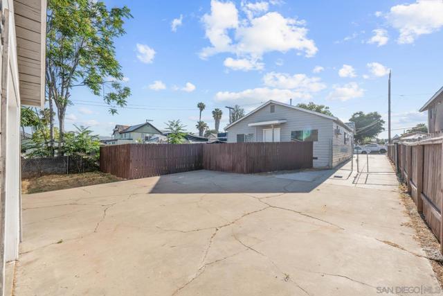 9920 22 River St, Lakeside CA: https://media.crmls.org/mediaz/8ca188d9-c703-4797-ab23-254f8e6382e3.jpg