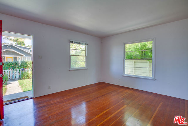 848 MARCO Place, Venice CA: https://media.crmls.org/mediaz/8ca1a0ce-f177-4725-a365-5d9cd2b465d5.jpg
