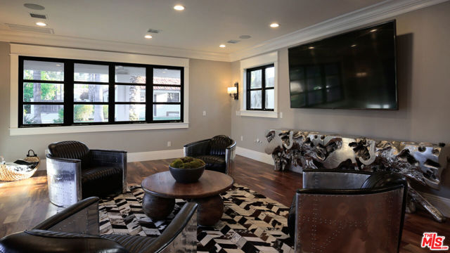 18625 Wells Drive, Tarzana CA: https://media.crmls.org/mediaz/8ca31f8e-0d4c-466f-8833-2a8c2e15be77.jpg