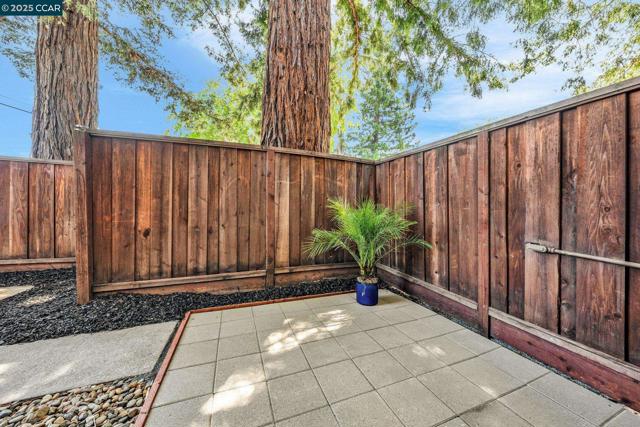 1081 San Ramon Valley Blvd, Danville CA: https://media.crmls.org/mediaz/8ca336e8-e4ab-4db9-88a8-c4c4b1e44e92.jpg