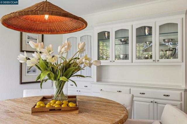 1023 Ameno Court, Lafayette CA: https://media.crmls.org/mediaz/8ca34a3e-e1d4-4237-b8e5-7fce88513fa0.jpg
