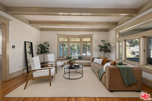 21 Park Avenue, Venice CA: https://media.crmls.org/mediaz/8ca3a870-1346-4a78-bdfa-15256775e659.jpg