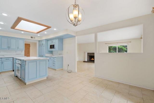 1274 Sunnycrest Avenue, Ventura CA: https://media.crmls.org/mediaz/8ca41f10-356d-4281-8be2-0a6fcc42d7e4.jpg
