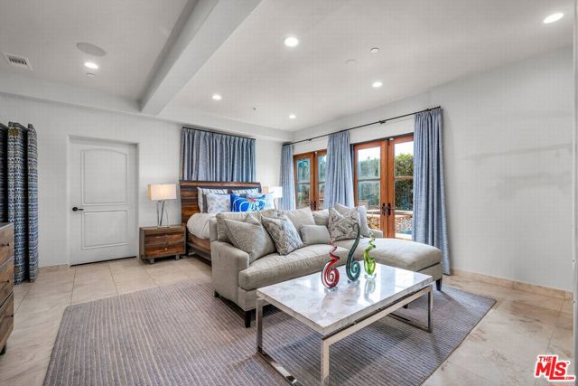 3110 Benedict Canyon Drive, Beverly Hills CA: https://media.crmls.org/mediaz/8ca44de8-578b-42ba-a28f-d0b491047163.jpg