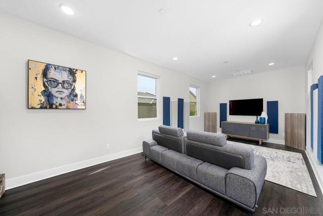 13722 Canyon Loop Trl, San Diego CA: https://media.crmls.org/mediaz/8ca4f53c-49ff-457d-a00d-17d9c0357bed.jpg