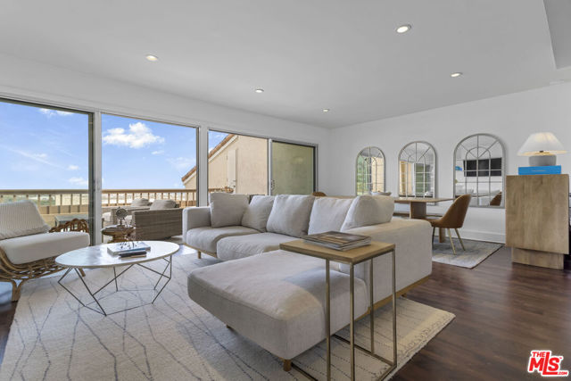23910 De Ville Way, D photo 2