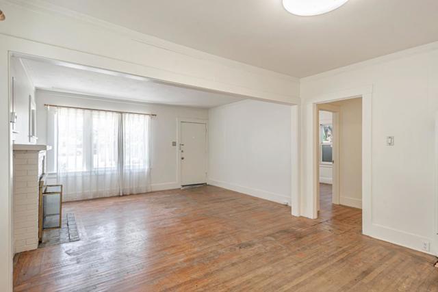 141 Clinton Street, Redwood City CA: https://media.crmls.org/mediaz/8ca64c78-d28a-469b-adae-242b2287546f.jpg