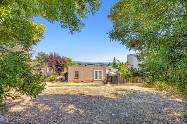 3121 Monticello Avenue, Oakland CA: https://media.crmls.org/mediaz/8ca657b7-56fa-4265-996b-3d9fc5d45b68.jpg