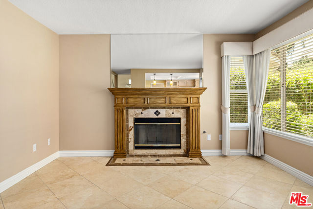 27050 Riversbridge Way, Valencia CA: https://media.crmls.org/mediaz/8ca6aad1-3a17-4c43-b07b-61cfa65797e3.jpg