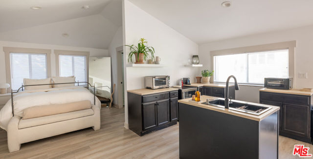 1715 S Kingsley Drive, Los Angeles CA: https://media.crmls.org/mediaz/8ca6c031-b38d-4f02-9ec7-9288ebcc2215.jpg