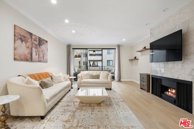 8455 Fountain Avenue, West Hollywood CA: https://media.crmls.org/mediaz/8ca6d788-4a83-454d-8dff-839da3914632.jpg