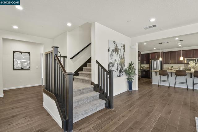 589 W Huntington Ave, Mountain House CA: https://media.crmls.org/mediaz/8ca6f485-8356-46bf-93e3-e945397287b5.jpg