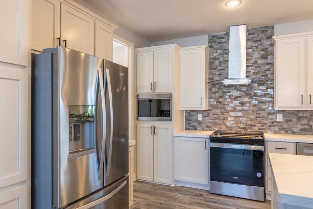 2003 Bayview Heights Dr, San Diego CA: https://media.crmls.org/mediaz/8ca8ceeb-6f2b-4615-932d-54a1f0d8da1a.jpg