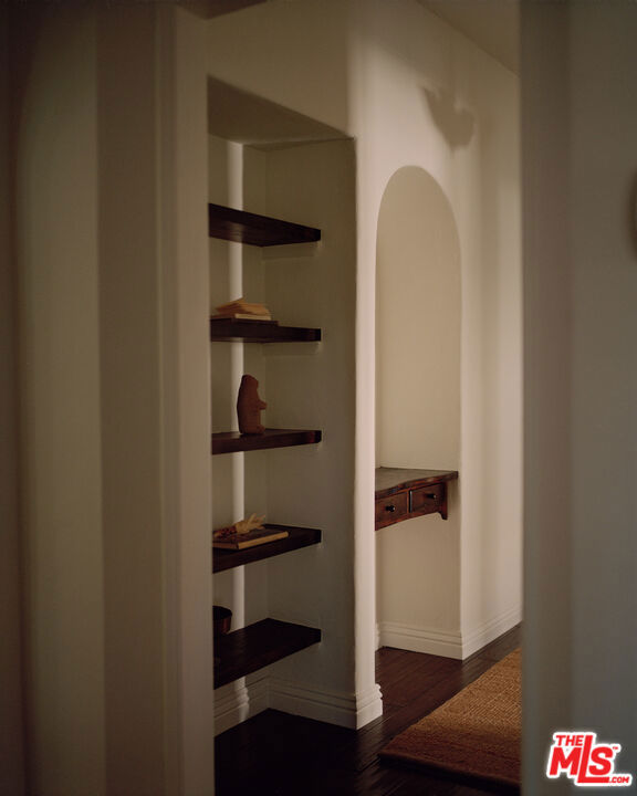 337 N Croft Avenue, Los Angeles CA: https://media.crmls.org/mediaz/8ca8e0af-dce6-445a-a3a3-eb01b45c2c56.jpg