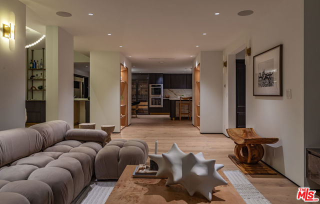 1271 Sunset Plaza Drive, Los Angeles CA: https://media.crmls.org/mediaz/8ca93c6f-b0e1-49d2-9dba-288d87e1449e.jpg