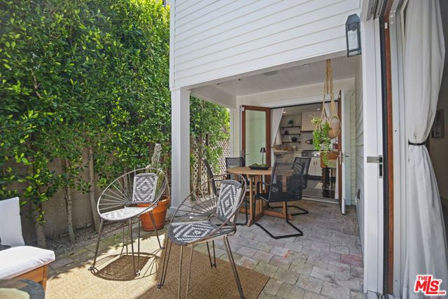 1210 Cabrillo Avenue, Venice CA: https://media.crmls.org/mediaz/8cab34bb-8556-4120-b392-b02b07b97c4b.jpg