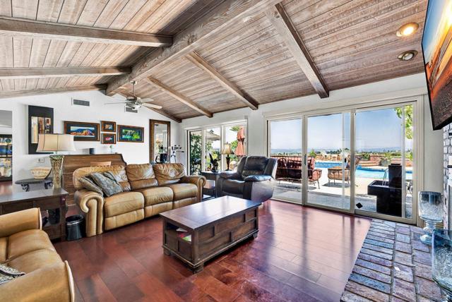 17505 Corte Lomas Verde, Poway CA: https://media.crmls.org/mediaz/8cab851f-fff5-40d6-8d97-2929db2d4169.jpg