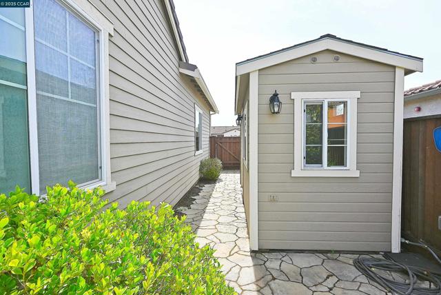 6432 Laurel Creek Pl, Livermore CA: https://media.crmls.org/mediaz/8cacae4b-7b77-4c80-b3a5-9af7d0d7529f.jpg