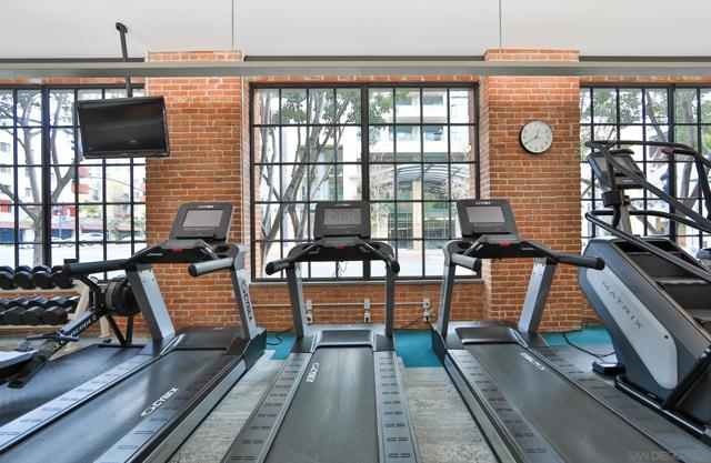 500 W Harbor Dr, San Diego CA: https://media.crmls.org/mediaz/8cad0420-c385-4334-b44a-e22c37120880.jpg