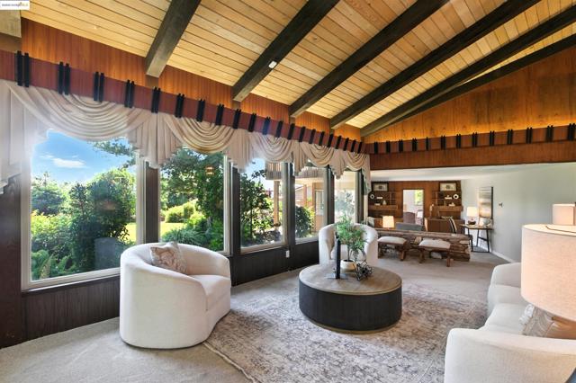 3112 View Drive, Antioch CA: https://media.crmls.org/mediaz/8cad47c8-cae0-4fc7-b1df-57b7f56c3f0b.jpg