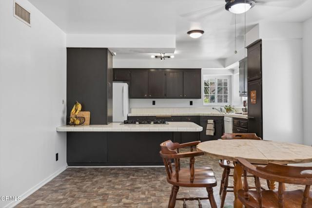 1018 Via Arroyo, Ventura CA: https://media.crmls.org/mediaz/8cad608b-bb3c-47da-b8d0-fd915db48270.jpg