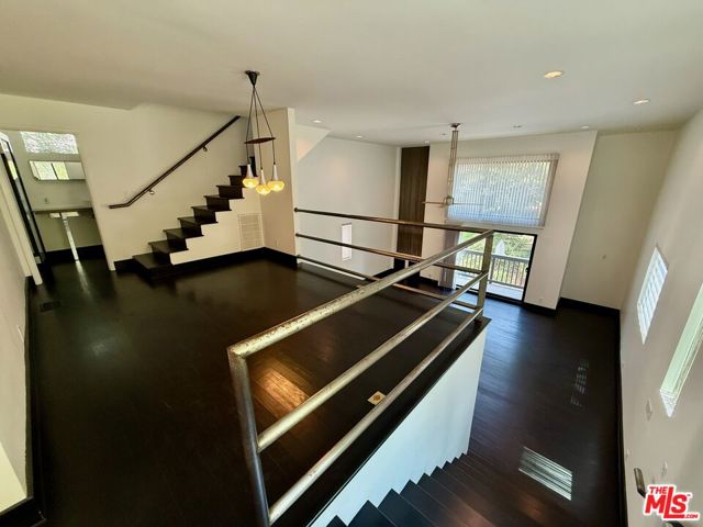 2415 Laurel Pass / Bypass, Los Angeles CA: https://media.crmls.org/mediaz/8cad80f4-a65d-40a8-81c0-b0dc00eb92bd.jpg