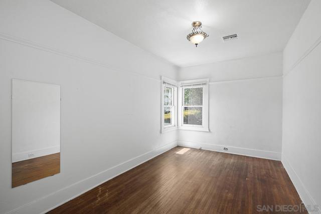 1821 25 Cypress Ave, San Diego CA: https://media.crmls.org/mediaz/8cadbe4e-7f8a-432b-9fbf-2ad631533819.jpg