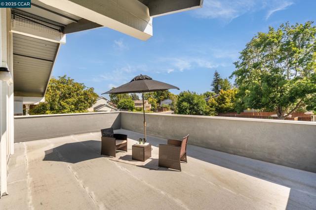 169 Larkwood Cir, Danville CA: https://media.crmls.org/mediaz/8cae1668-f17b-4a31-9187-0f3c93462dc0.jpg