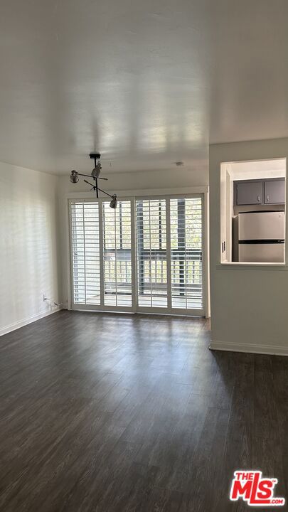 10205 Summertime Lane, Culver City CA: https://media.crmls.org/mediaz/8cae4ace-74c8-4397-9a08-202bb890759c.jpg