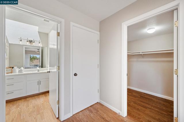 1017 45Th St, Emeryville CA: https://media.crmls.org/mediaz/8caf31da-e67d-494d-b257-d3d3003d0eaa.jpg