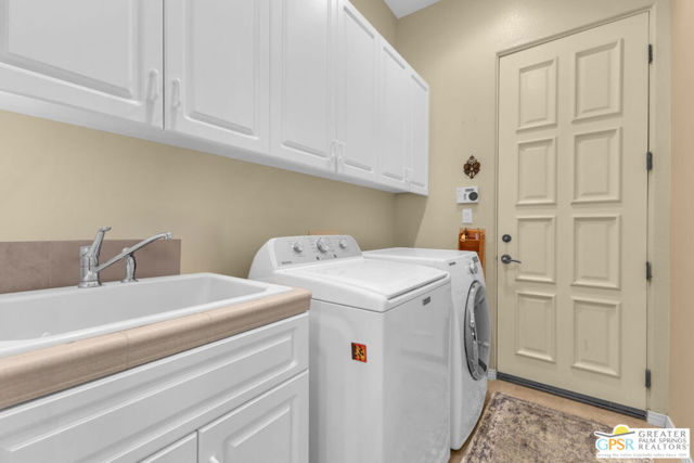 41728 Via Treviso, Palm Desert CA: https://media.crmls.org/mediaz/8cafb841-8012-470e-bc93-35c3c4d807c9.jpg