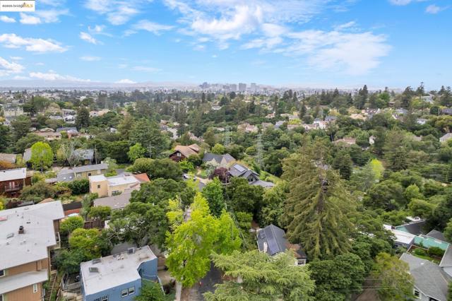 1006 Glendora Ave, Oakland CA: https://media.crmls.org/mediaz/8cafe605-0685-42c2-97b2-bbee6e275d2b.jpg