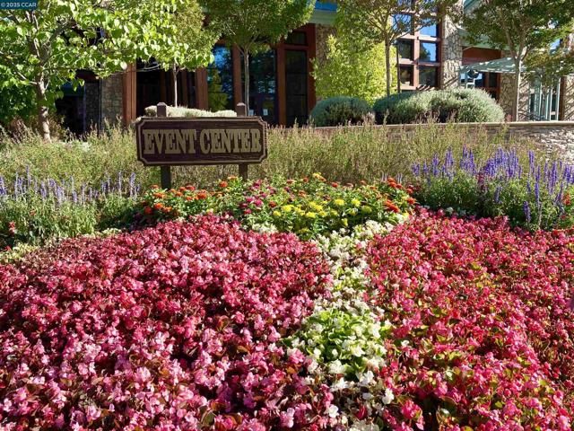 2933 Ptarmigan Dr, Walnut Creek CA: https://media.crmls.org/mediaz/8cb05419-a39b-44b9-8c01-76f91a8efd96.jpg