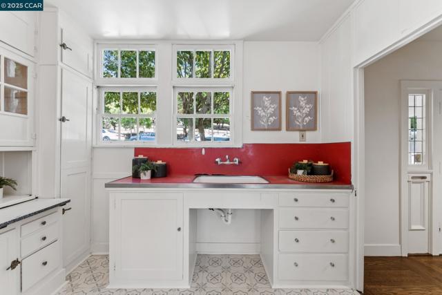 Image 15 of 48 For 2450 Hillside Ave