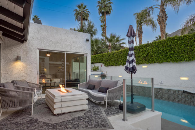 257 W El Camino Way, Palm Springs CA: https://media.crmls.org/mediaz/8cb0bd4f-df36-44da-8930-51aef8023a1e.jpg