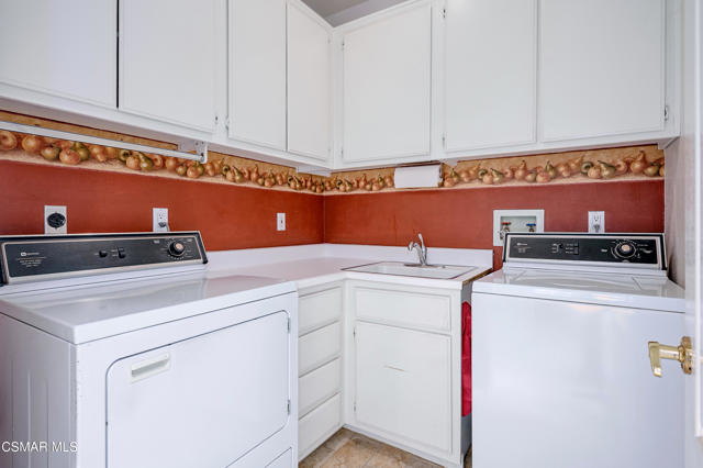 3695 Mapleknoll Place, Thousand Oaks CA: https://media.crmls.org/mediaz/8cb0c2d7-9c86-4046-83ed-d1aafcfb017f.jpg