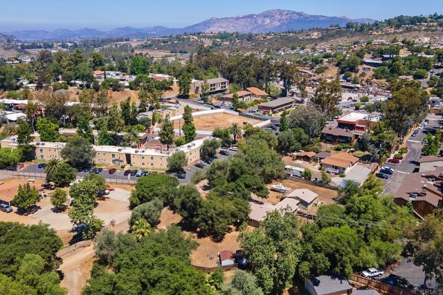 1453 OLIVEWOOD LN, Alpine CA: https://media.crmls.org/mediaz/8cb0ecb4-b2d0-45ff-9a0c-9c3a754fdf19.jpg