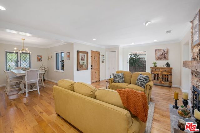 521 S Parish Place, Burbank CA: https://media.crmls.org/mediaz/8cb159b4-7bc6-49a1-a85f-f6025f709e08.jpg