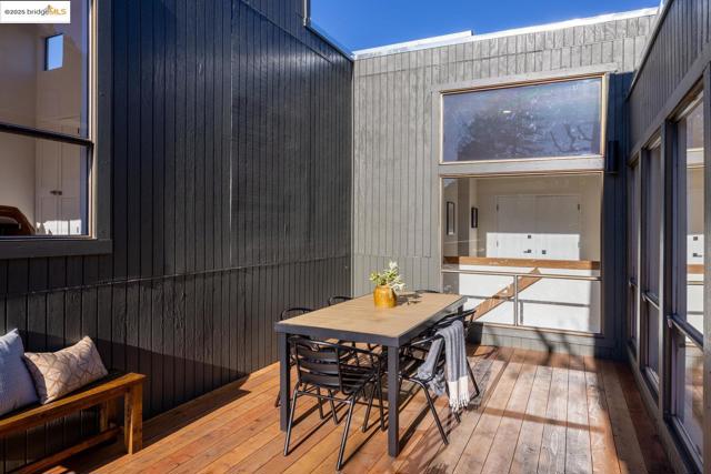 568 Vistamont Ave, Berkeley CA: https://media.crmls.org/mediaz/8cb166b4-d4ca-4815-b2d7-a64312d3a5e5.jpg