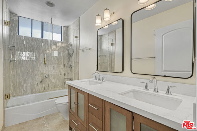 13331 Moorpark Street, Sherman Oaks CA: https://media.crmls.org/mediaz/8cb1a077-bee9-4536-980c-3783efd856a7.jpg