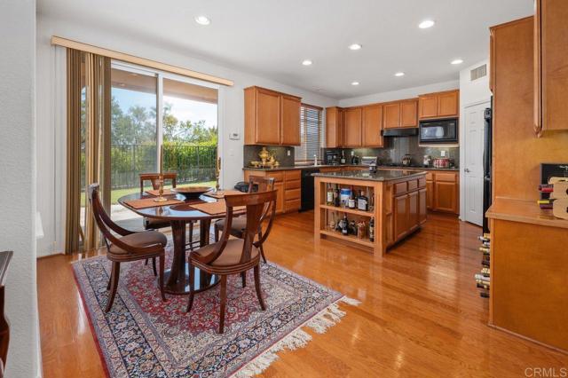 Detail Gallery Image 13 of 45 For 3971 via Cangrejo, San Diego,  CA 92130 - 4 Beds | 3 Baths