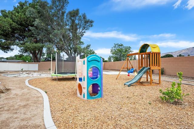 Detail Gallery Image 9 of 11 For 475 W Camellia Way, San Jacinto,  CA 92583 - 5 Beds | 2/1 Baths