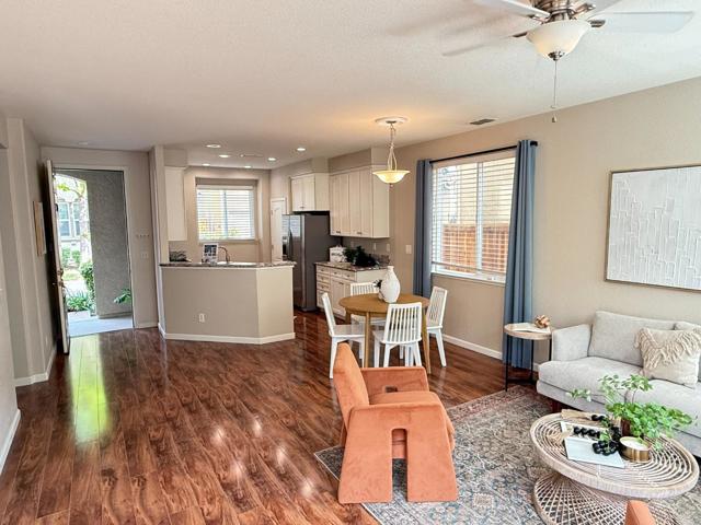 12 Mantauk Point Place, Sacramento CA: https://media.crmls.org/mediaz/8cb24112-0e7b-40c1-bb21-e46d67a370fc.jpg