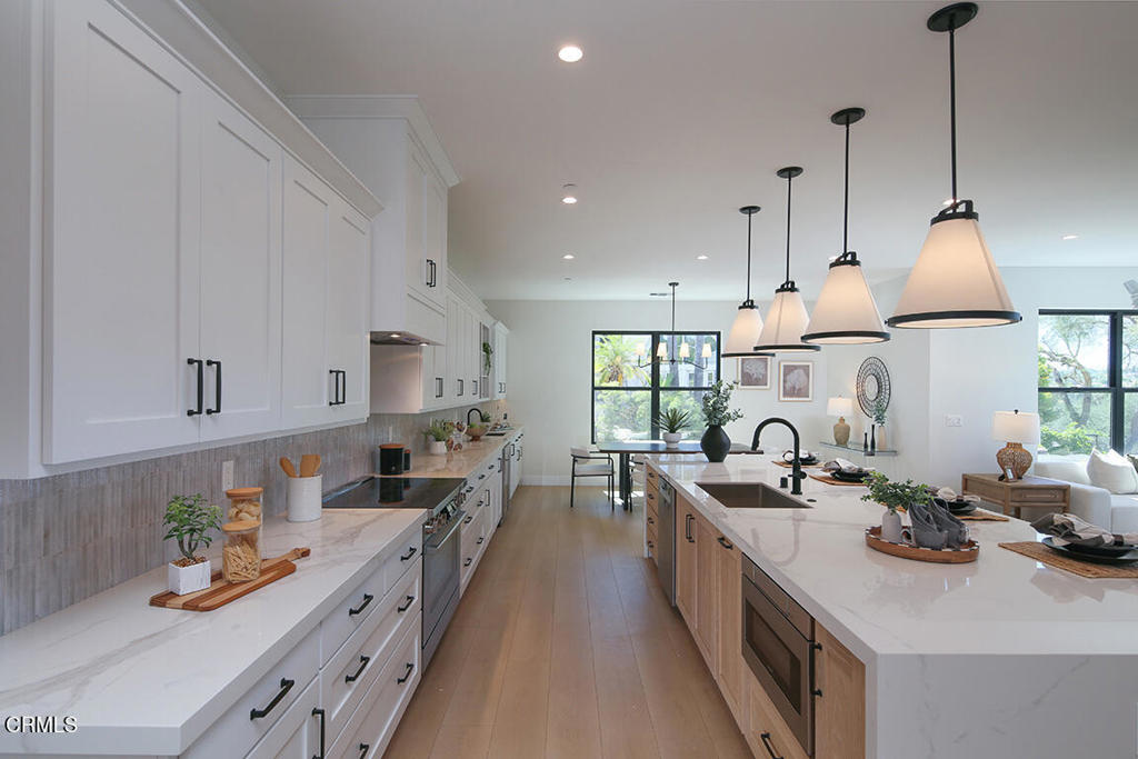 https://media.crmls.org/mediaz/8cb2aed6-2fd8-4584-b14e-28cc6e125417.jpg?preset=X-Large