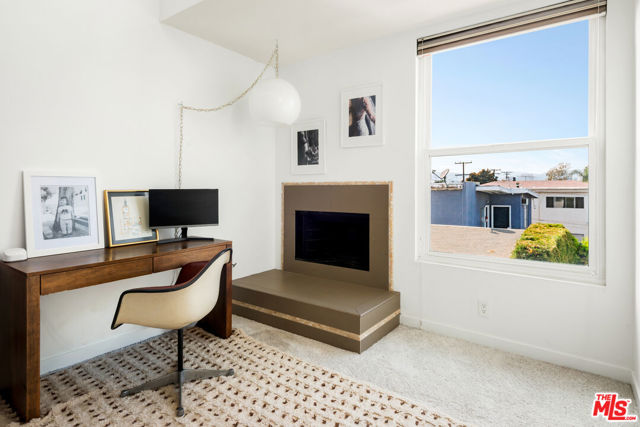 2408 34th Street, Santa Monica CA: https://media.crmls.org/mediaz/8cb2cbc6-4cce-4f4d-988a-161e1de7fe9d.jpg