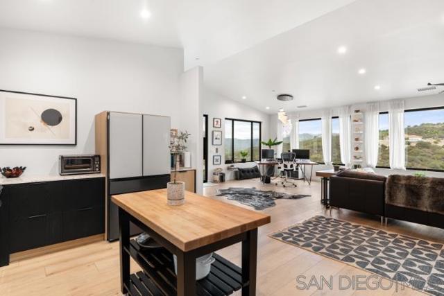 1615 Vista Del Lago, Fallbrook CA: https://media.crmls.org/mediaz/8cb347af-3a04-4b8e-beb3-e809d61312fa.jpg