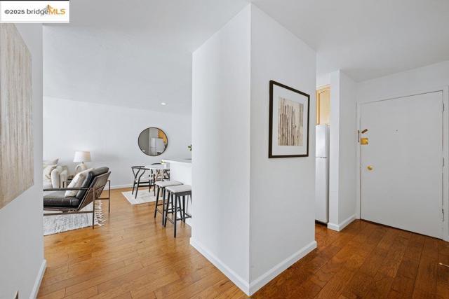 250 Whitmore St, Oakland CA: https://media.crmls.org/mediaz/8cb3a84c-7c77-49dd-85f7-51112569b55a.jpg