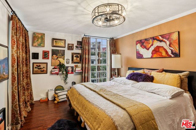 1400 N Sweetzer Avenue, West Hollywood CA: https://media.crmls.org/mediaz/8cb43fb8-128b-4d7e-8183-4f51a9536386.jpg