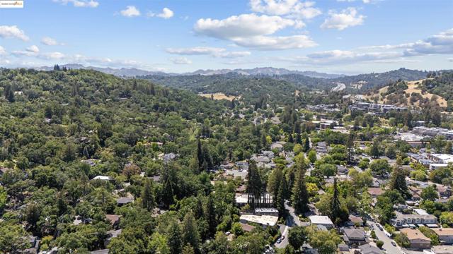 917 Hough Ave, Lafayette CA: https://media.crmls.org/mediaz/8cb4f384-f661-48fe-89d5-5f9e9ffae879.jpg